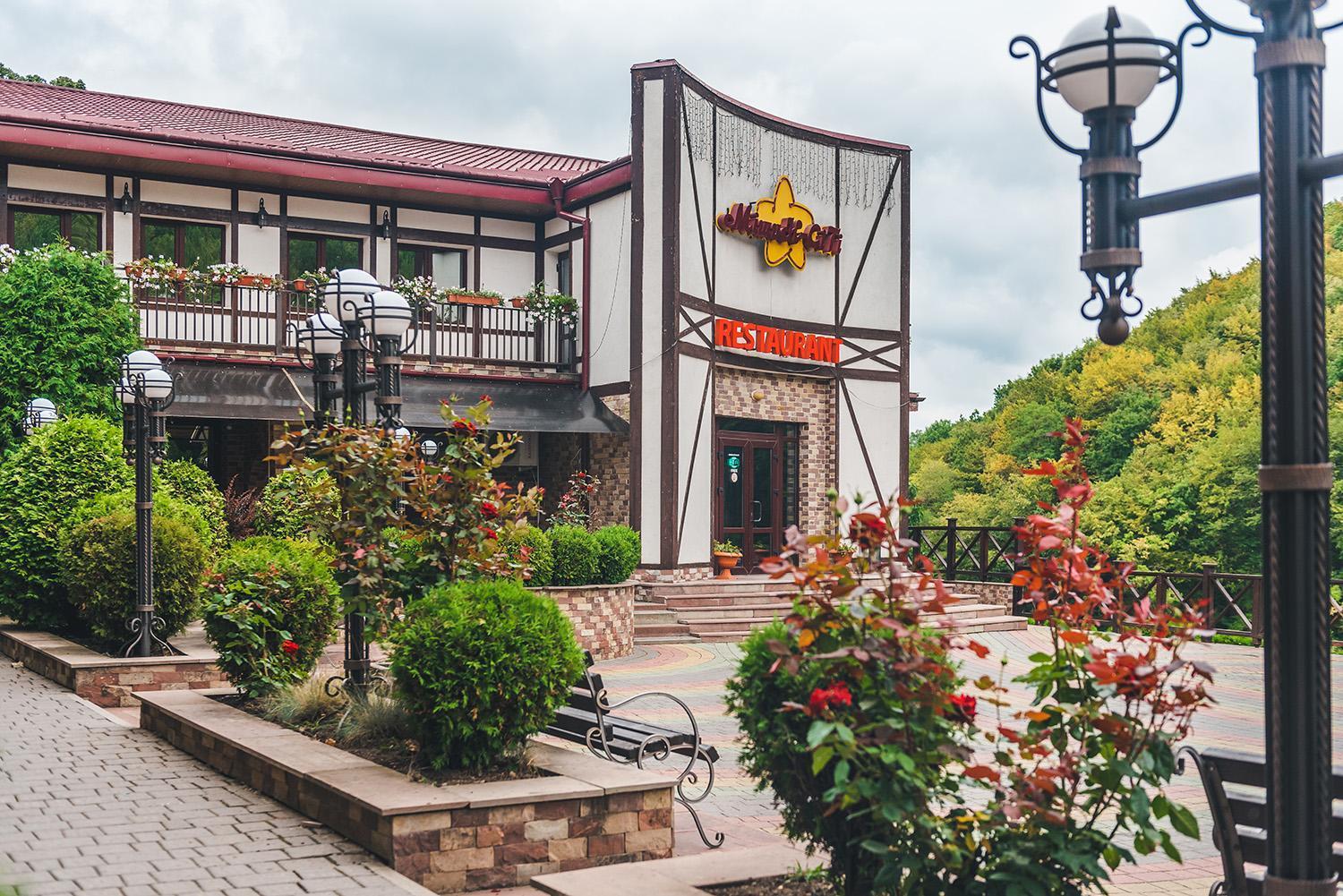 Mishyn-City Hotel Dobrovlyany Ngoại thất bức ảnh